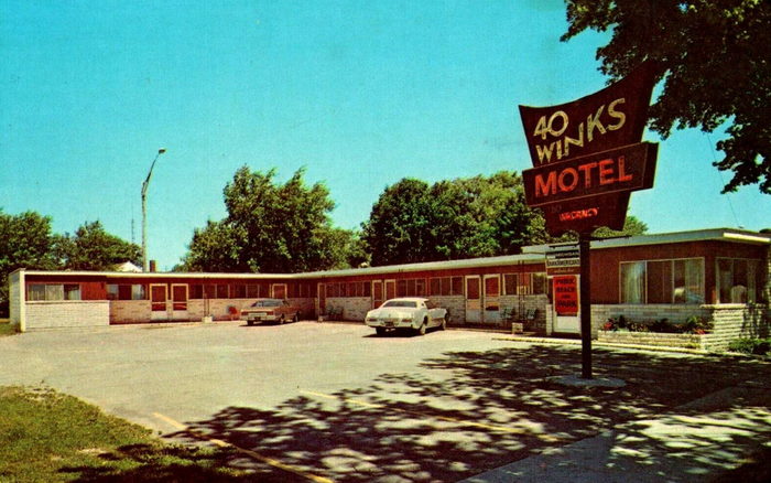 40 Winks Motel - OLD POSTCARD
